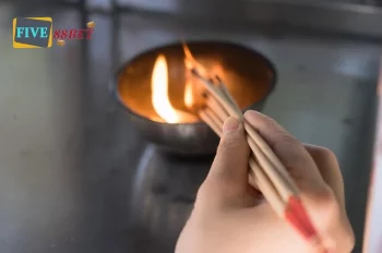 Cách đốt vía giải đen với thắp hương